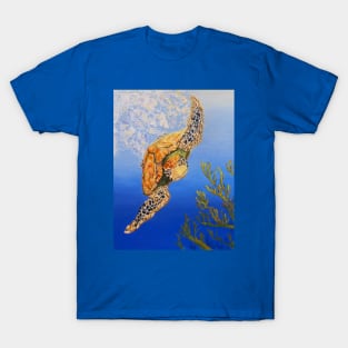 Green Sea Turtle Swimming in The Sea T-Shirt